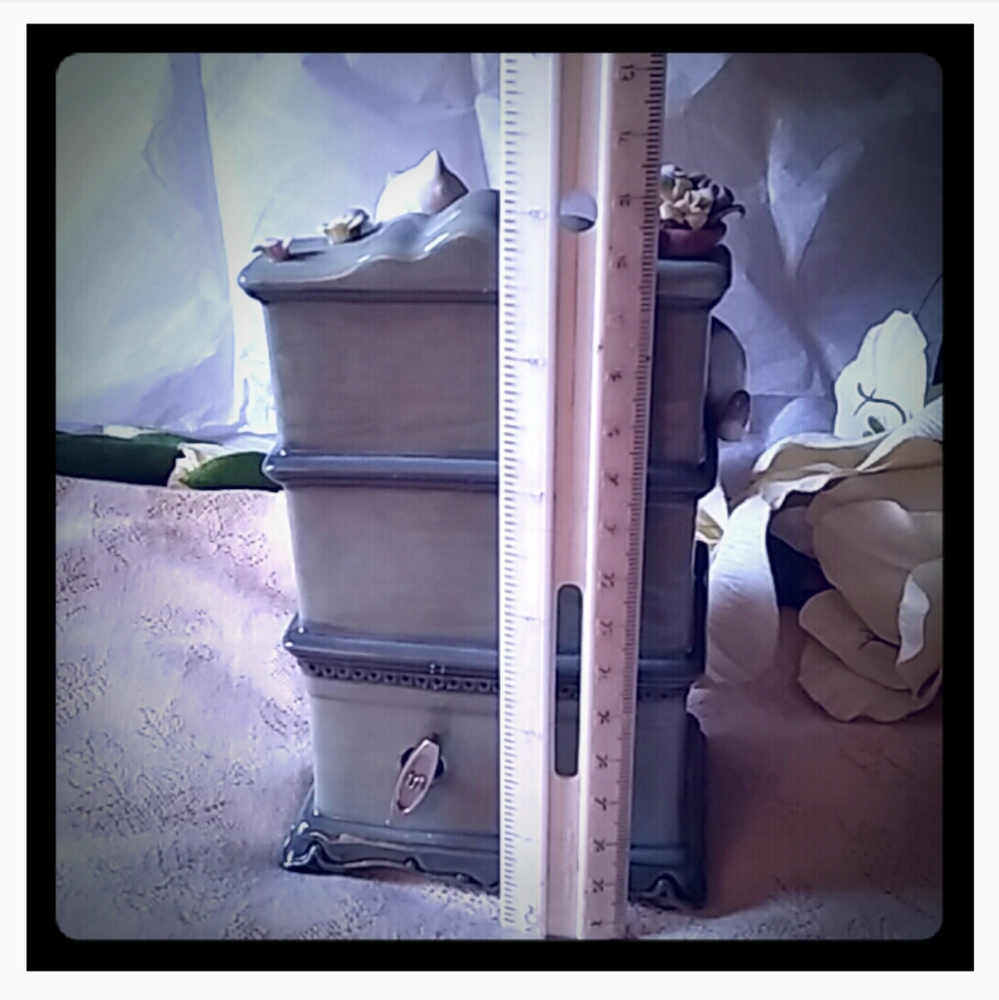 Cats Playing on a Bookshelf Musical Figurine - Picture 7 of 8